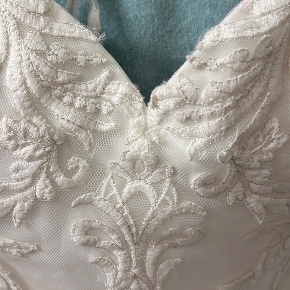 Plus size wedding dress - Picture 7 of 7